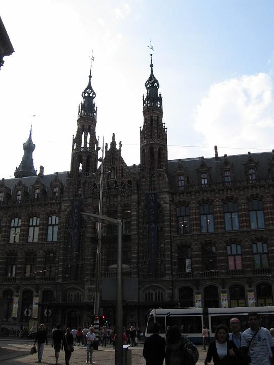 Amsterdam 12.jpg - Bis in das 12. Jahrhundert war die heutige Provinz Holland schlecht besiedelbar. Es handelte sich um ein sehr feuchtes Moorland, das von mehreren Flüssen durchschnitten war.